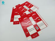 Pudełko kartonowe na papierosy w kolorze czerwonym i białym Tektura kartonowa z logo tłoczonym na gorąco